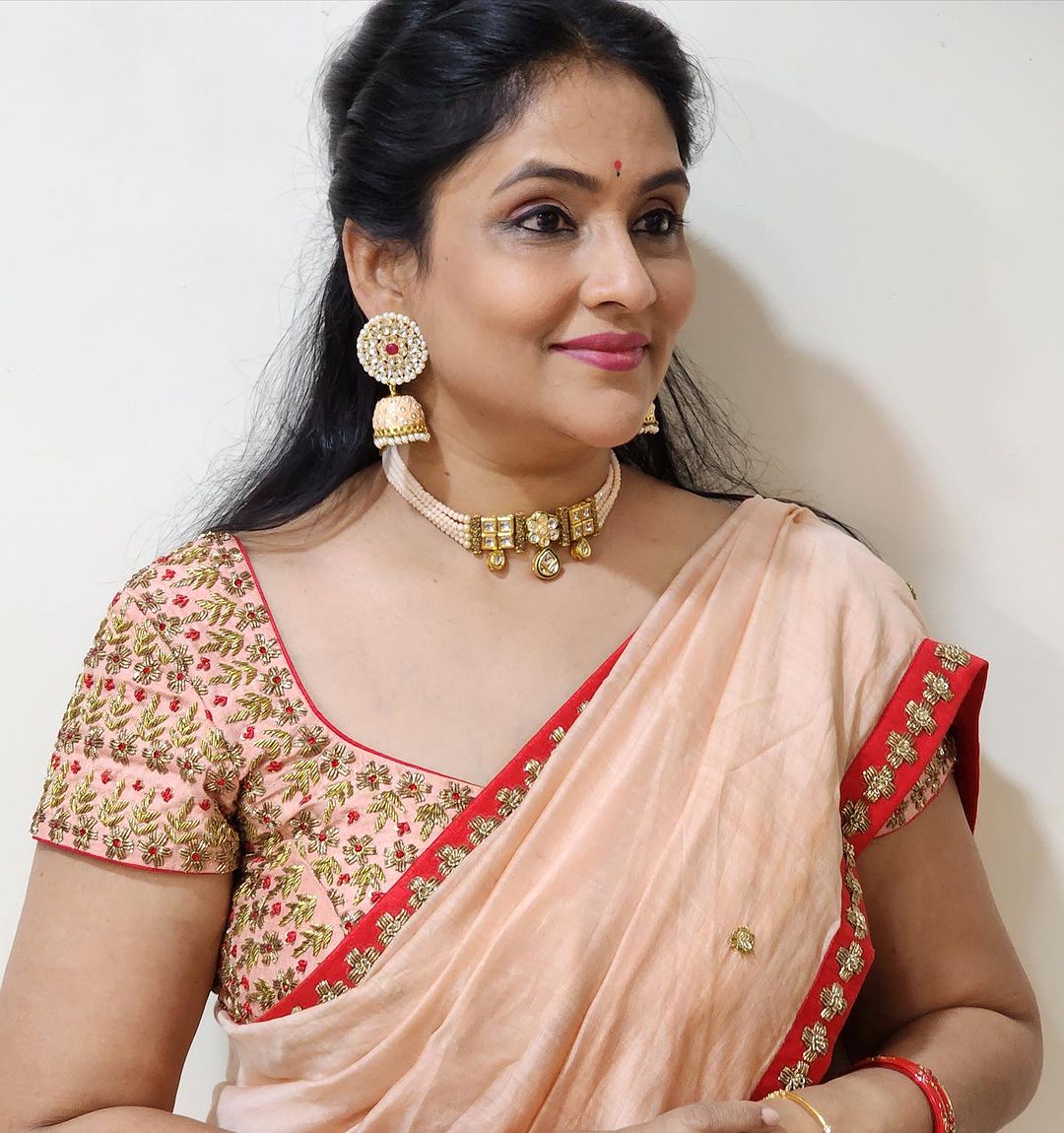 Telugu Actress Gayatri Bhargavi Stills in Orange Saree